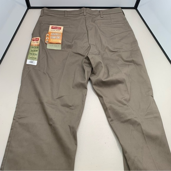 Wrangler Men's Advanced Comfort Flat Front Pants Brown 34x30 - Picture 1 of 7